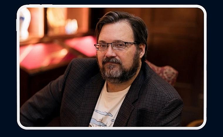Brandon Sanderson writes science fiction and fantasy stories that focus on...