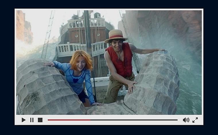 The heart of the story are its characters: here Monkey D. Luffy (Iñaki Godoy)...